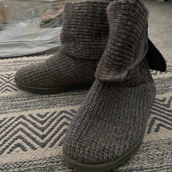 Knit Boots - Picture 1 of 4